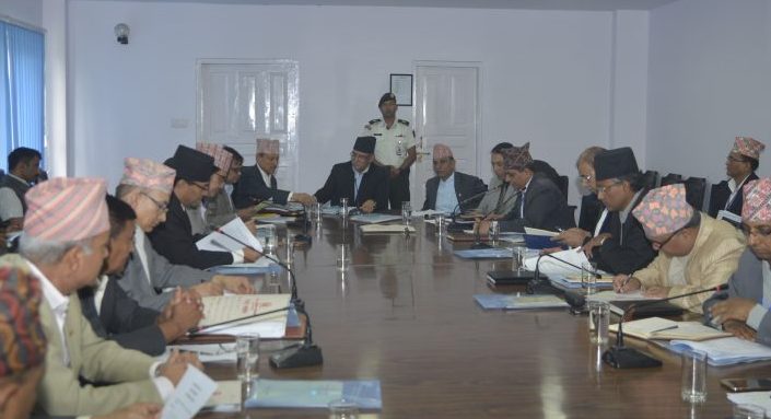 सरकार दिने भन्छ अर्को लाख, भूकम्पपिडितलाइ झरीको लात