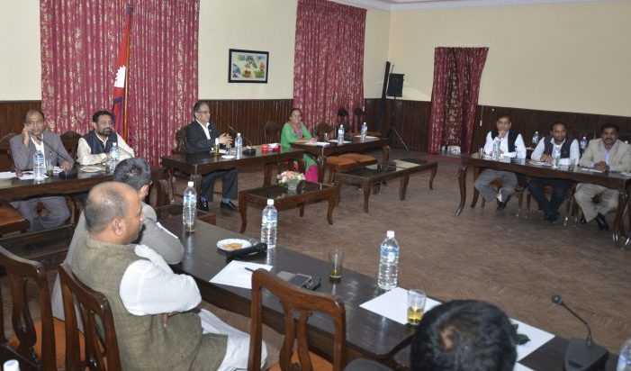 गठबन्धन बालुवाटार पस्यो कि संविधानमा कैची लाउने कुरा आइहाल्ने