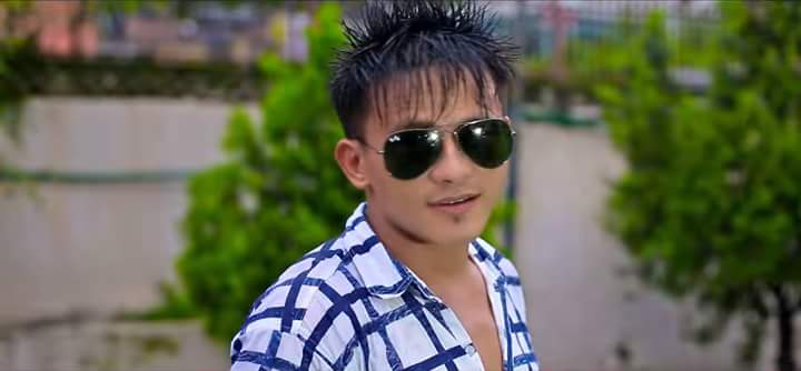 गीत गाउनका लागि बालुवा गिट्टि बोक्ने गायक–नारायण राई