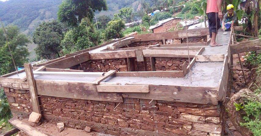 सरकारले खटाई खटाई दिएको रकमले भूकम्पपिडितले दशैमा मासुभात खानु कि घर बनाउन साच्नु ?