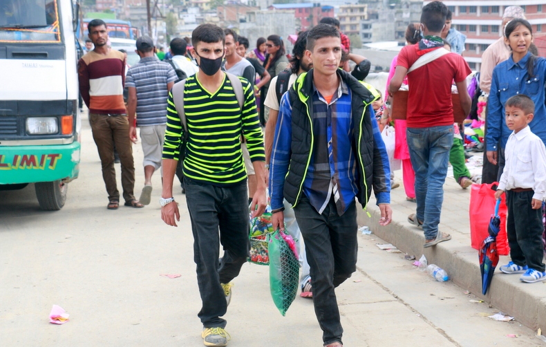 दशैँ मनाउन हिजो साँझसम्म २२ लाख मानिसले काठमाण्डौ छोडे