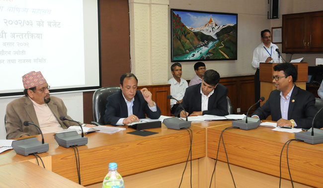 ठूला दलको बलमिँच्याई साना दललाई तिरिमिरीझ्याई !