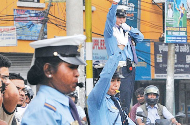 ड्राइभरलाई प्रहरीको नयाँ आदेश–खाए खा नखाए घिच !