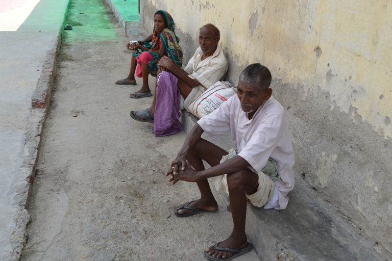 डाक्टरहरु कोहि अनसन र आन्दोलनमा,बिरामी गेटमा आउदै निरास हुदै