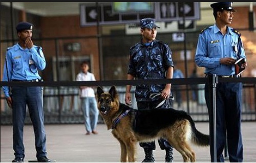 अरुको दशैँ रमाइलो बनाउन प्रहरी सडक सडकमा