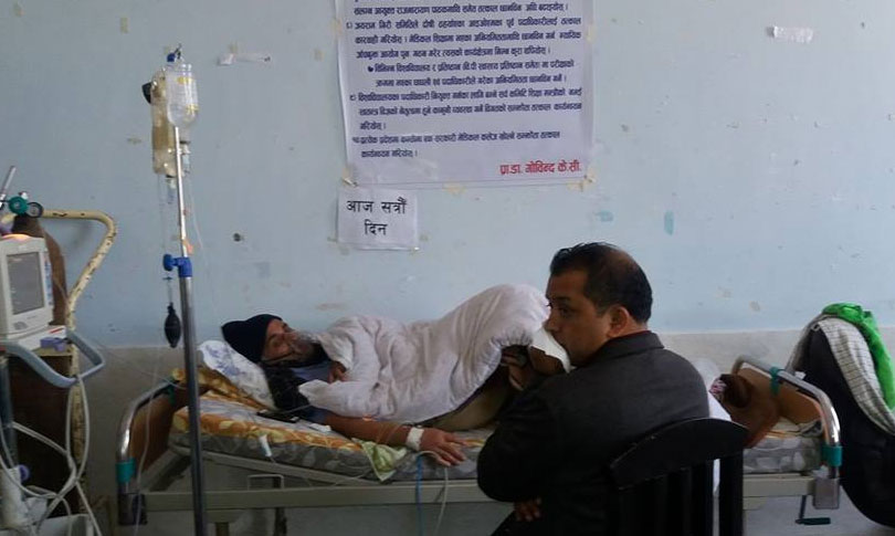 सरकारलाई दंग्याउदै भोकभोकै सुतिरहेका गोविन्द भेट्न मन्त्री गगन अस्पतालमा !