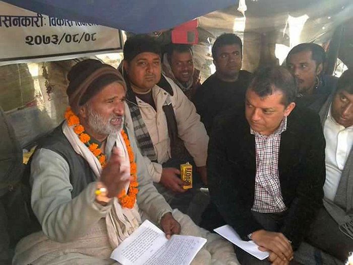 गोविन्द केसीको सिको गरेका विकास तिवारीलाई स्वास्थ्यमन्त्री गगन थापाले पट्याए !