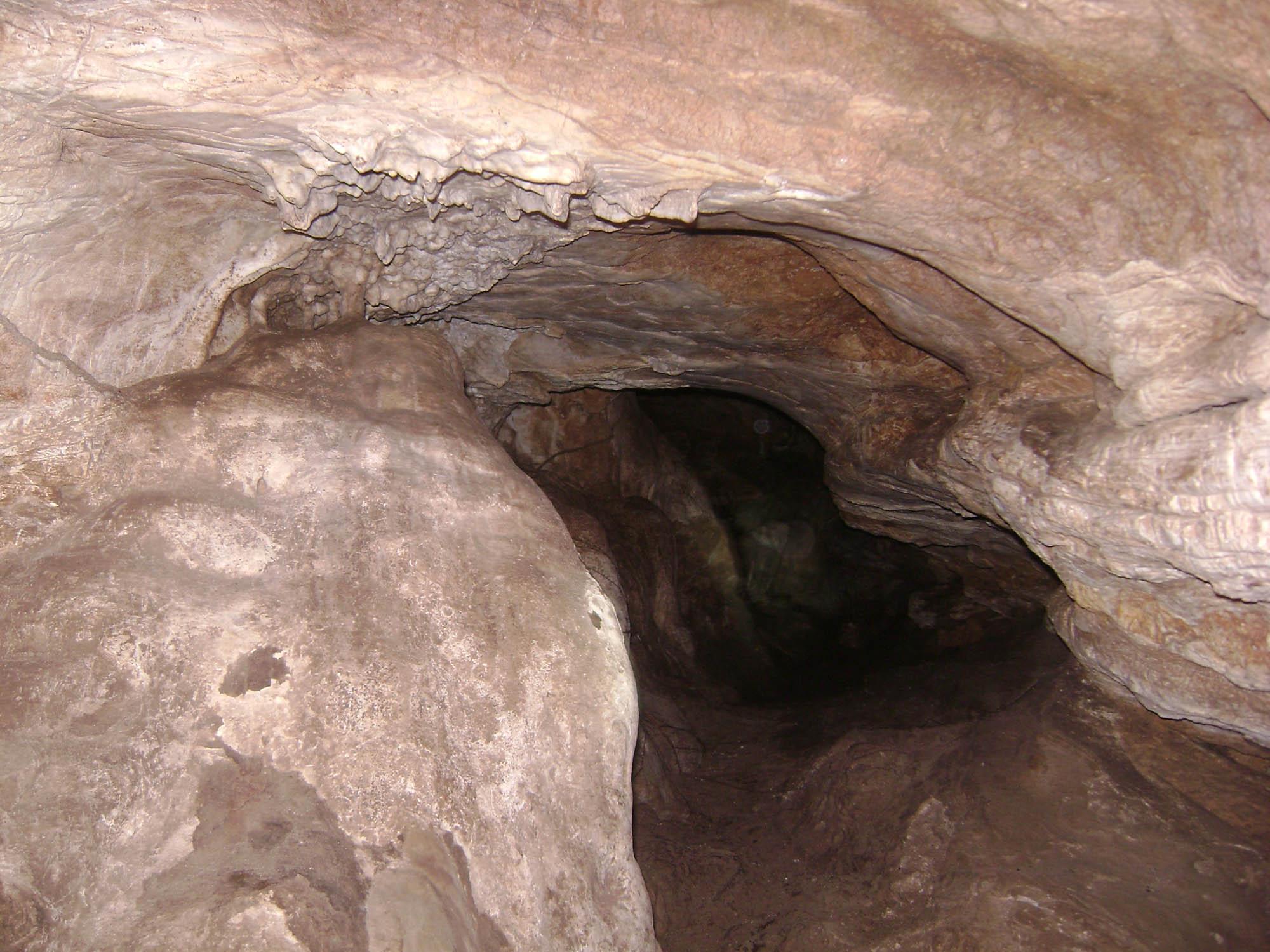 बराह गुफा छाँयामा