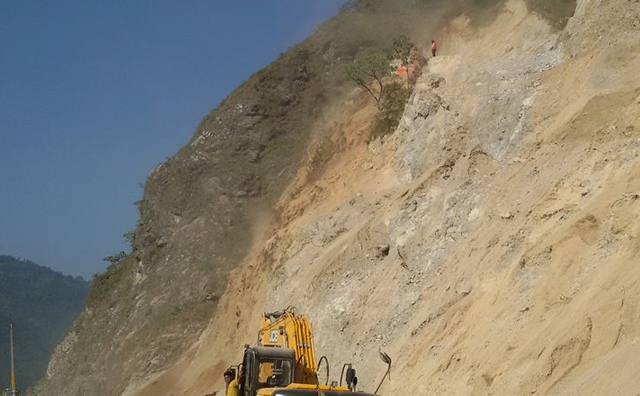 नारायणगढ–मुग्लिन सडक छ घन्टा रोकिने