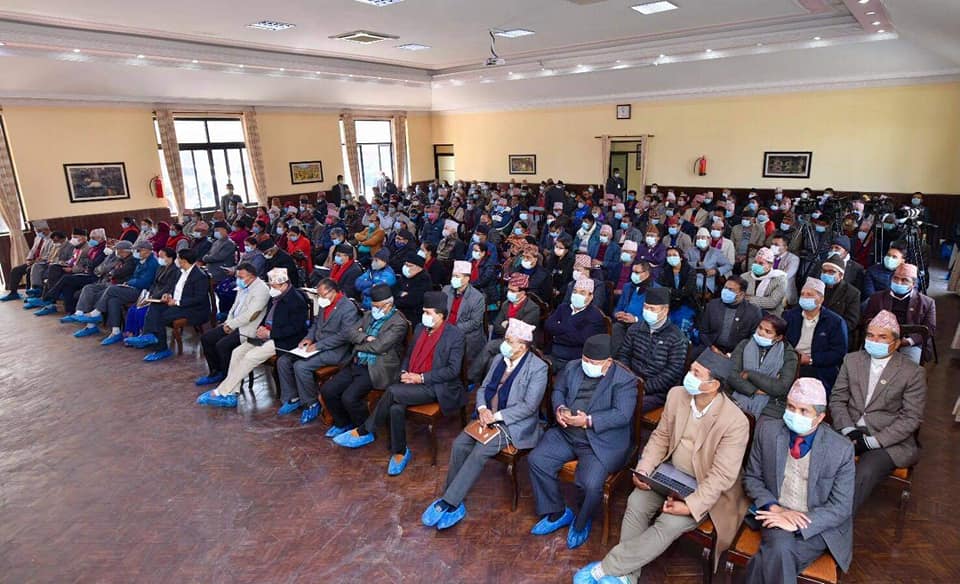 नयाँ केन्द्रीय सदस्यलाई प्रशिक्षण दिँदै ओली समूह