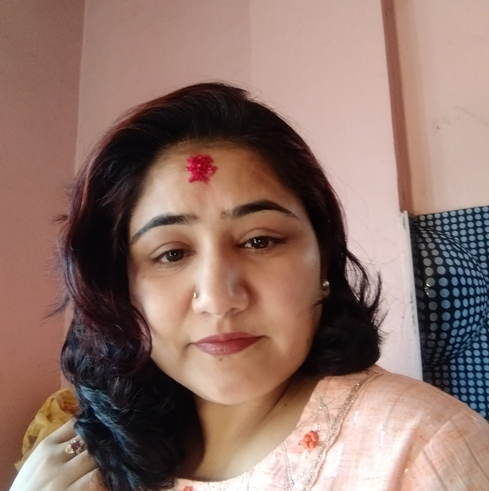 माननीय वली कहिले यता कहिले उता