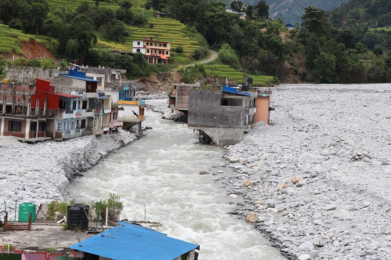 हेलम्बुको बजारबाट कहिले पछि हट्ला मेलम्ची खोला ?