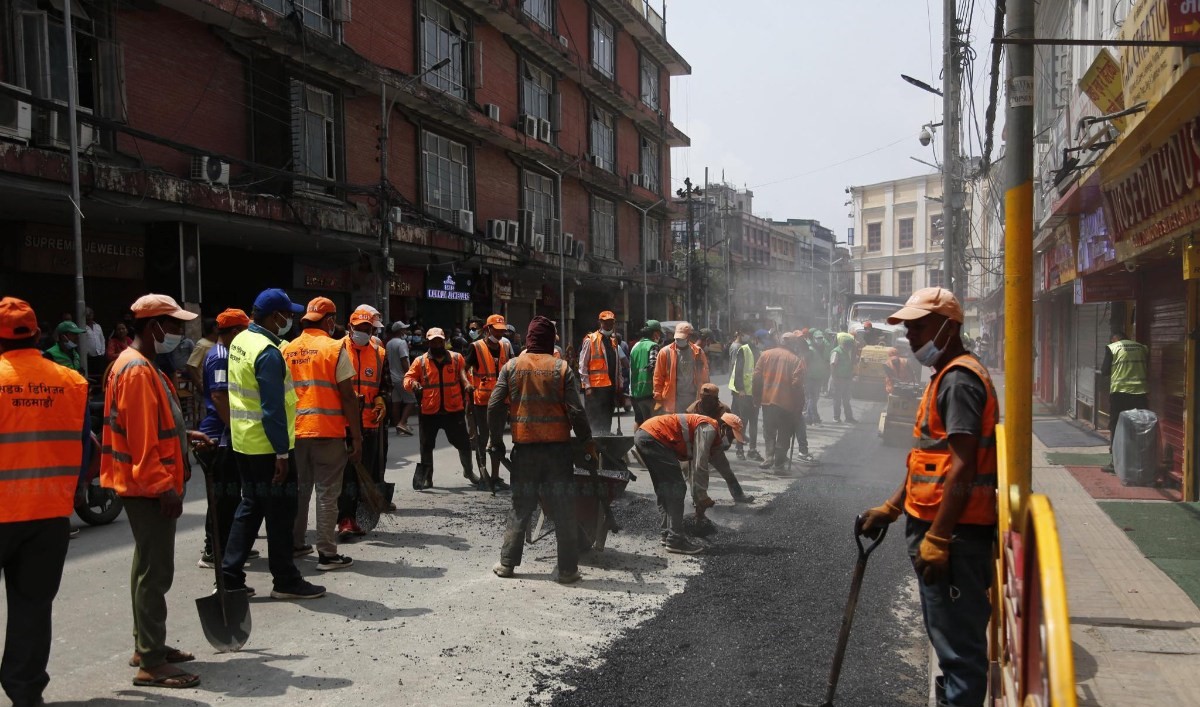 न्यूरोडमा महानगर प्रहरी  र सडक डिभिजन आमनेसामने